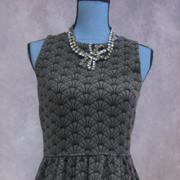 💎HP💎 LOFT Gray & Black Knit Fan Dress Size 4 - Picture 2 of 5